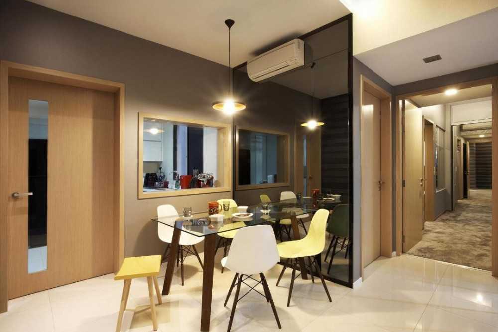 Contemporary Dining Room with Dining Table and Dining Chairs