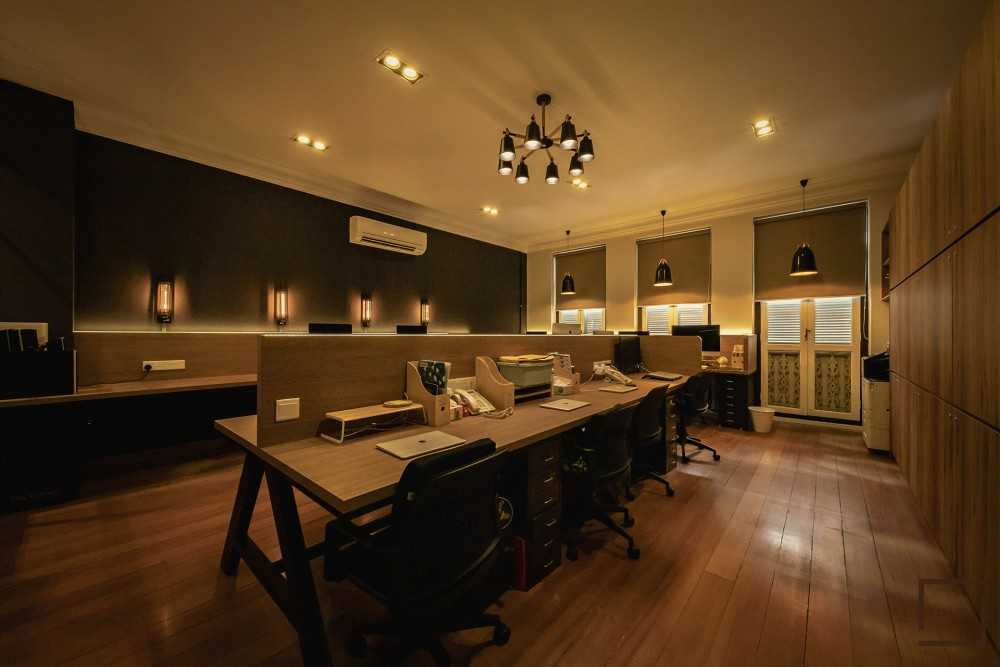 Contemporary Office with Bookshelf and Desk