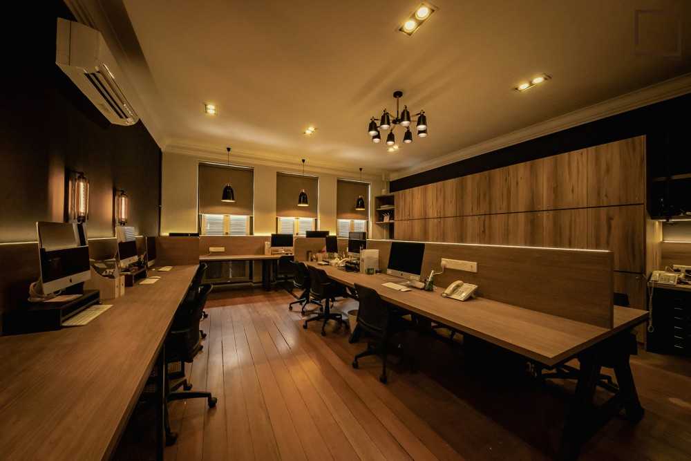 Contemporary Office with Bookshelf and Desk