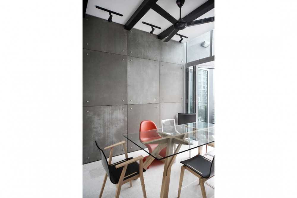 Eclectic Dining Room with Feature Wall and Dining Table