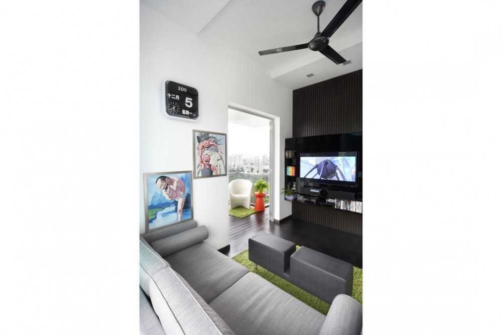 Eclectic Living Room with Artwork and Sofa