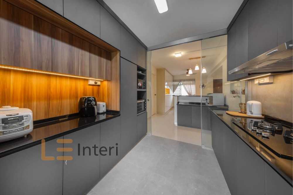 Contemporary Kitchen with Countertop and Homogeneous Tiles
