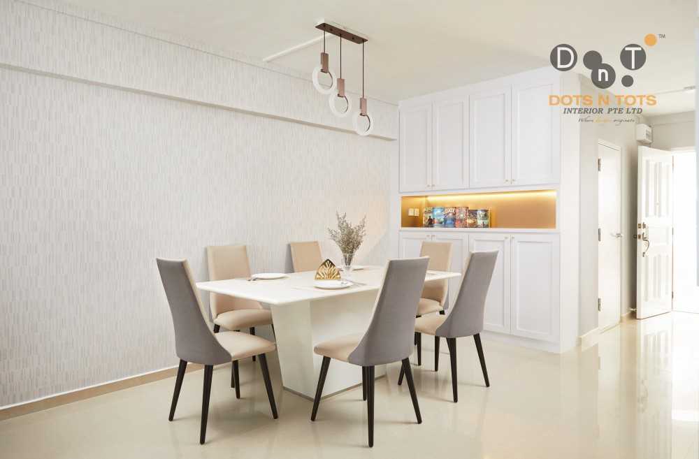 Modern Dining Room with Drop Ceiling and Dining Table