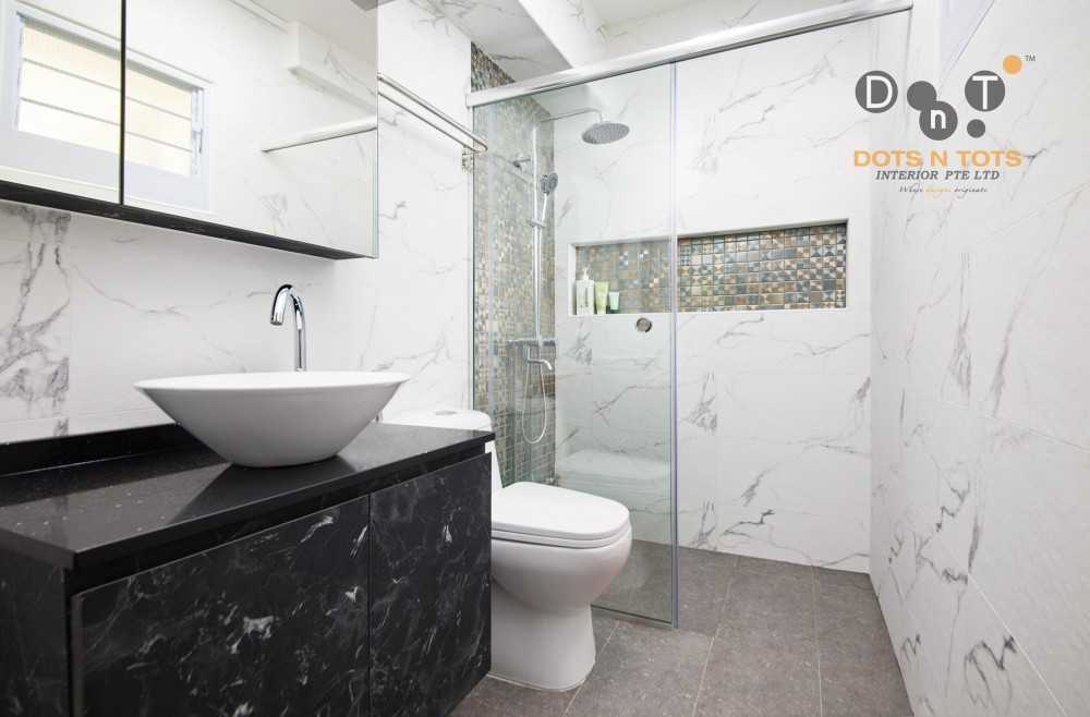 Modern Bathroom with Homogeneous Tiles and Mirror