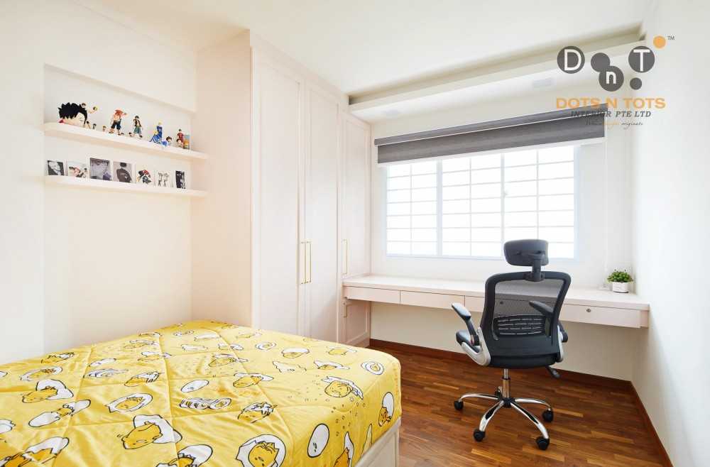 Modern Bedroom with Vinyl Flooring and Queen Bed