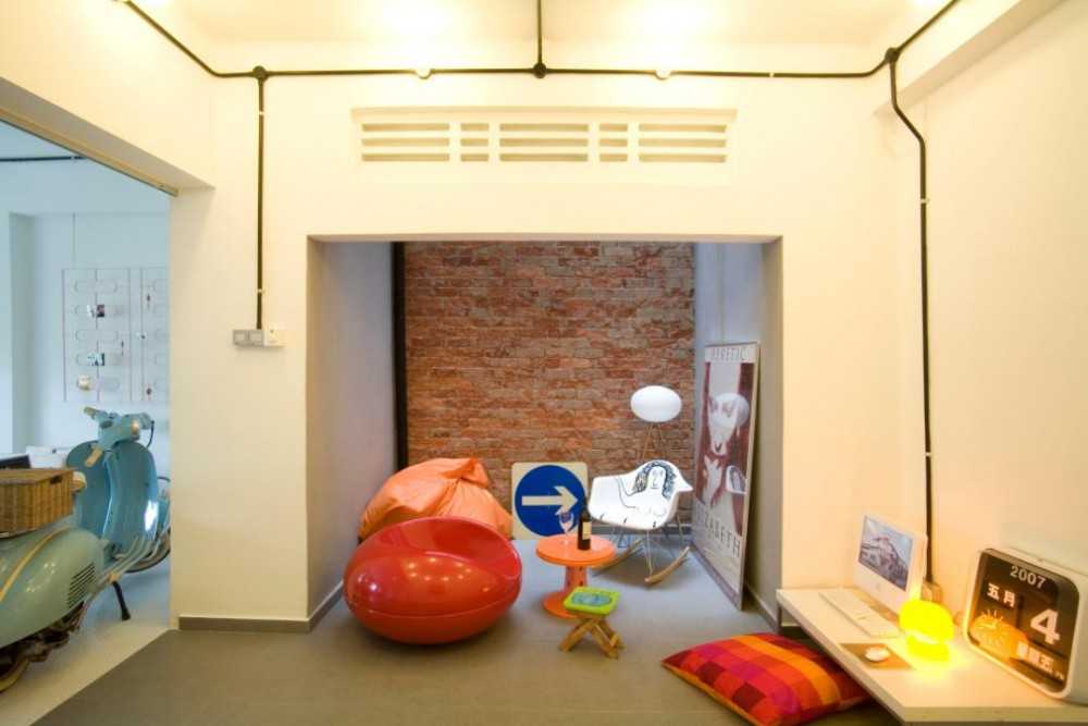 Eclectic Courtyard with Feature Wall and Artwork