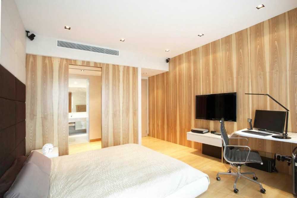 Modern Bedroom with TV and Computer