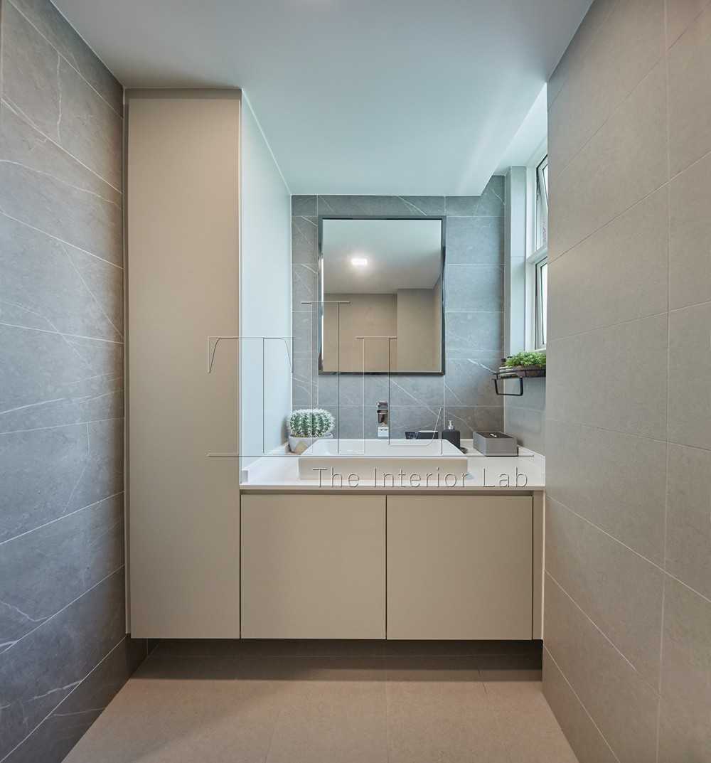 Scandinavian Bathroom with Mirror and Bathroom Storage