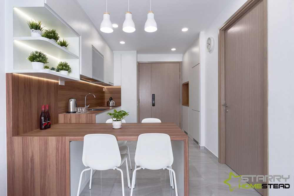 Scandinavian Dining Room with Dining Table and Dining Chairs