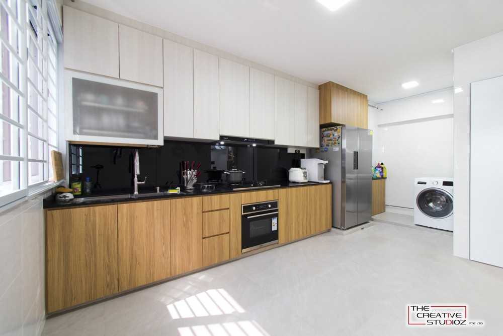 Modern Kitchen with Countertop and Kitchen Backsplash