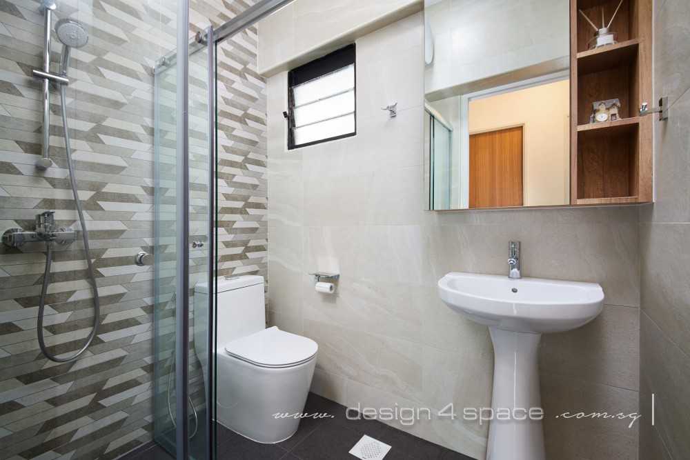 Contemporary Bathroom with Mirror and Bathroom Storage