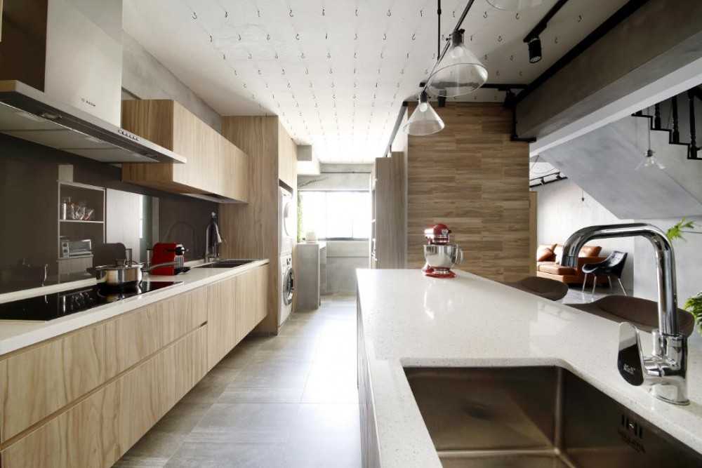 Industrial Kitchen with Kitchen Backsplash and Kitchen Tap