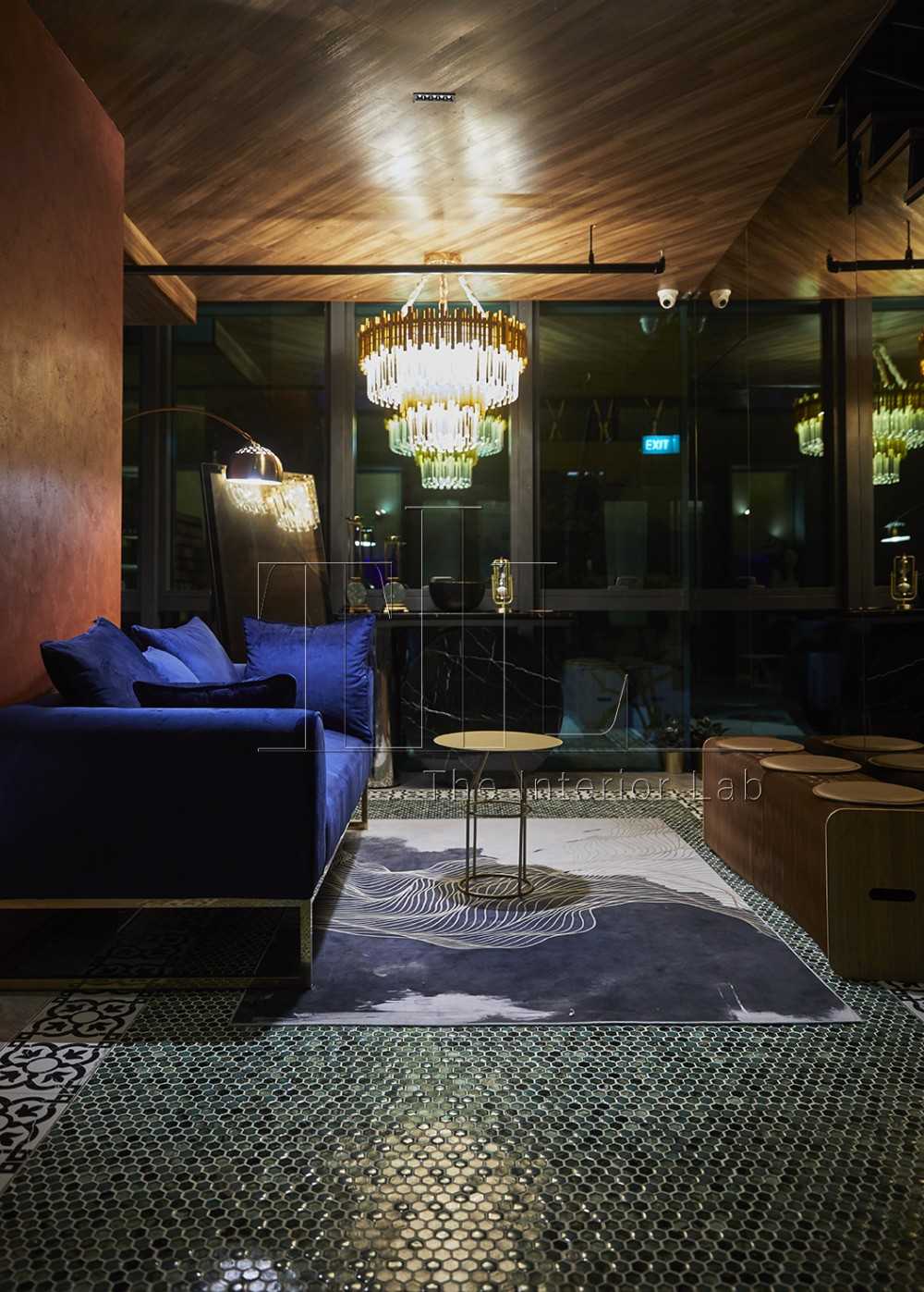 Modern Showroom with Drop Ceiling and Ceiling Light