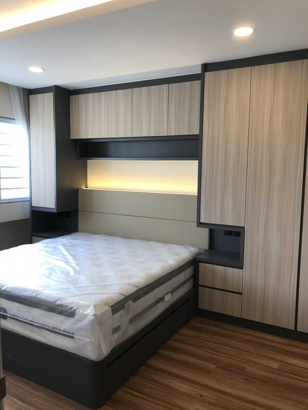 Contemporary Bedroom with Vinyl Flooring and Cove Lighting