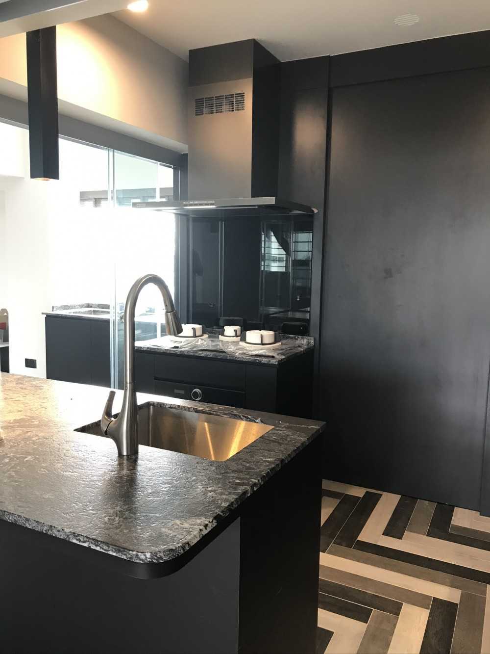 Contemporary Kitchen with Countertop and Homogeneous Tiles