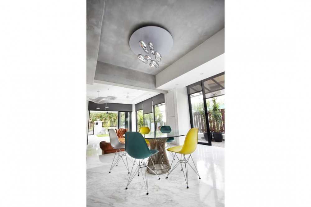 Eclectic Dining Room with Drop Ceiling and Ceiling Light