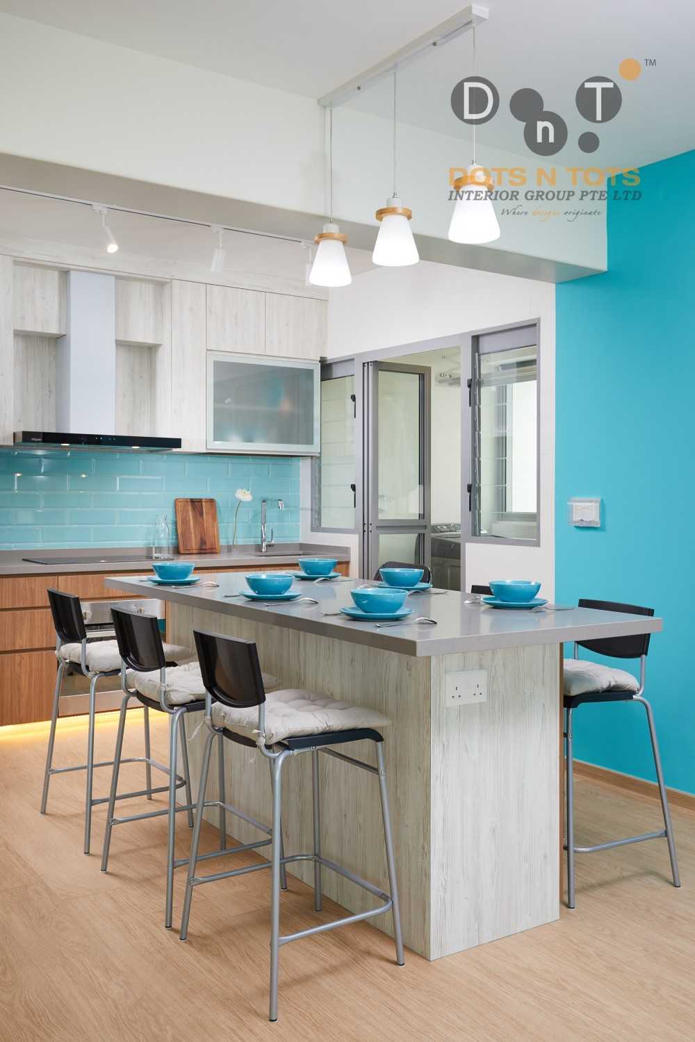 Scandinavian Kitchen with Vinyl Flooring and Open Kitchen