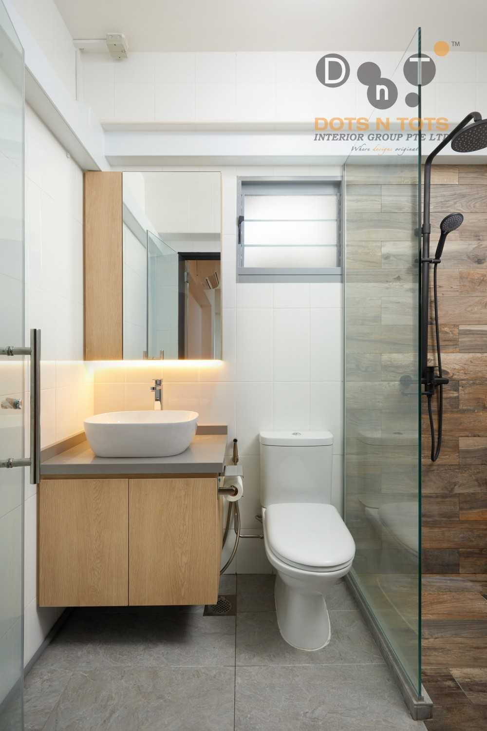 Scandinavian Bathroom with Mirror and Bathroom Storage