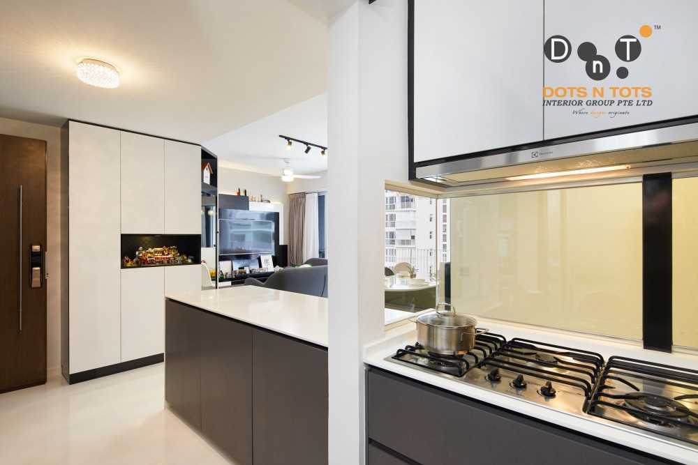 Contemporary Kitchen with Homogeneous Tiles and Kitchen Island