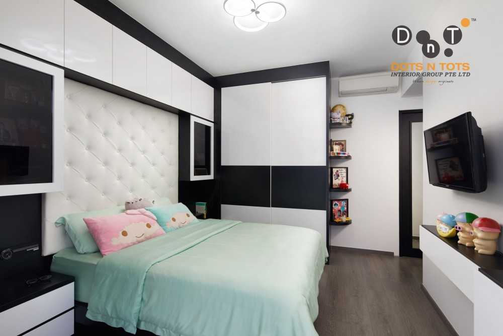 Contemporary Bedroom with Wardrobe and Sliding Wardrobe
