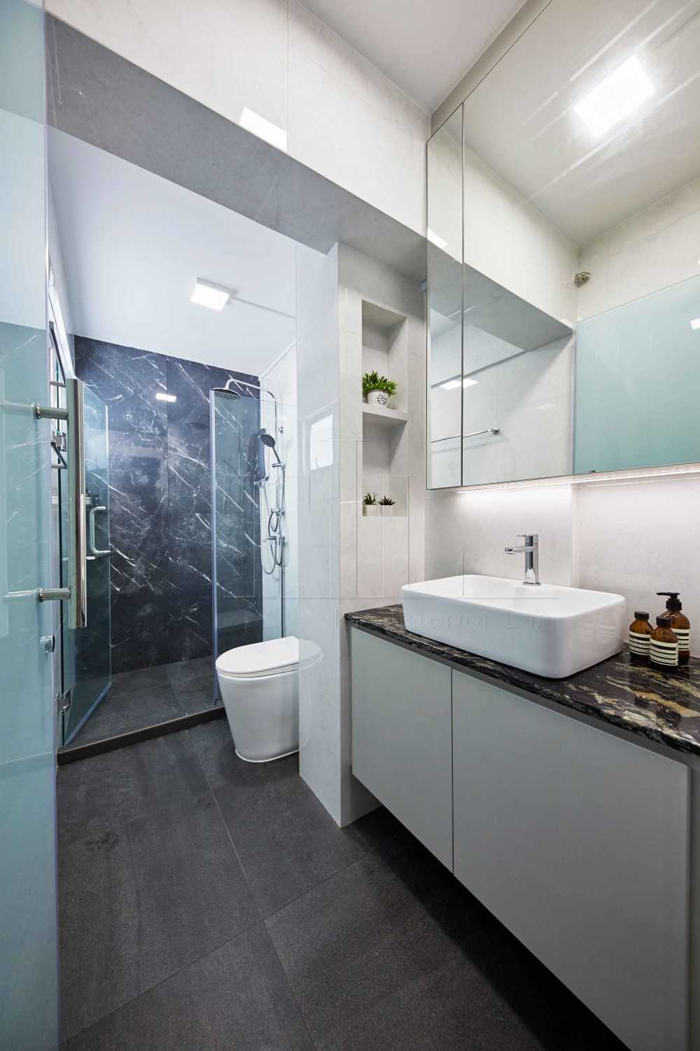 Modern Bathroom with Granite Floor and Mirror