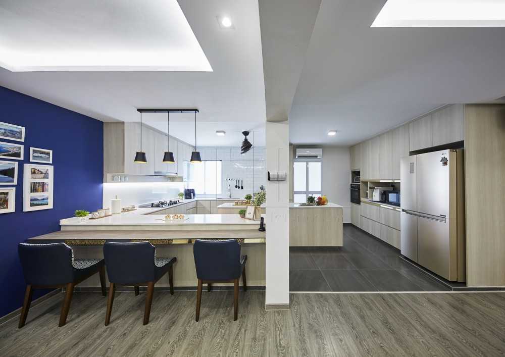Modern Kitchen with Countertop and Kitchen Island