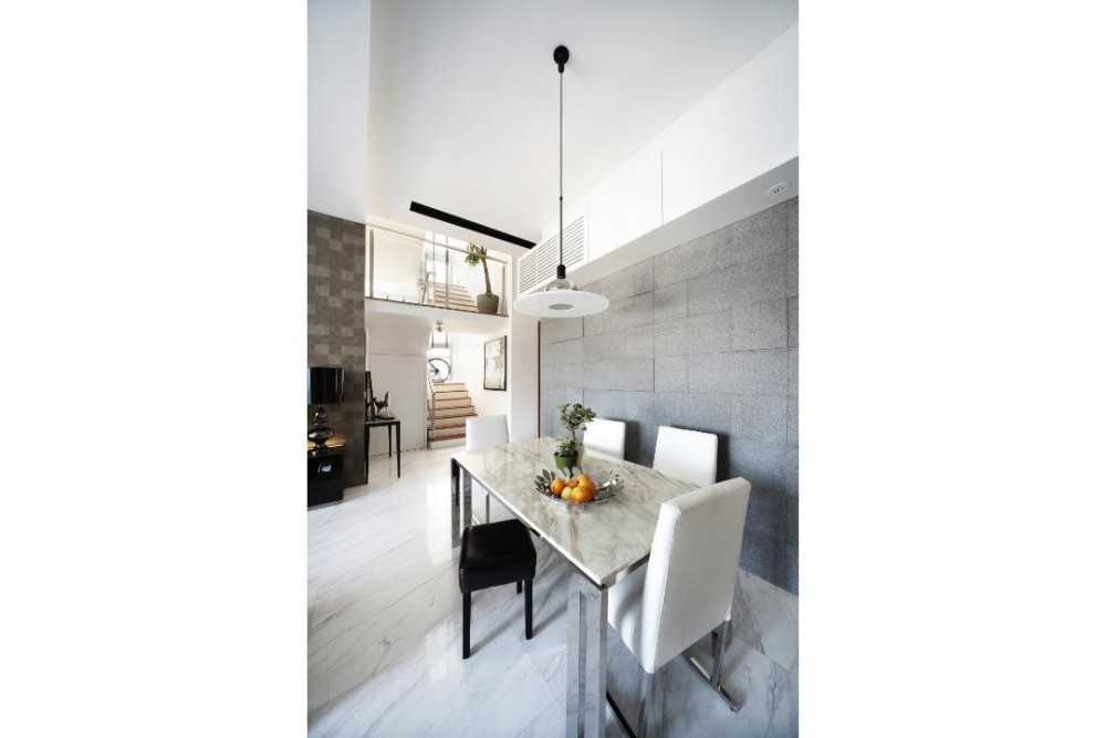 Eclectic Dining Room with Drop Light and Dining Table