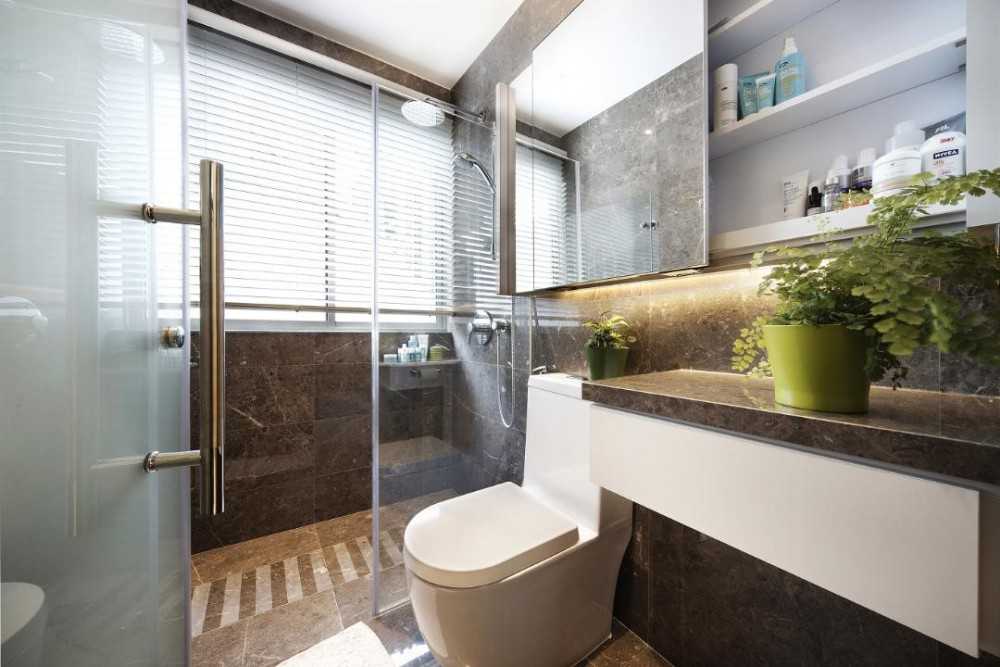 Eclectic Bathroom with Mirror and Bathroom Storage