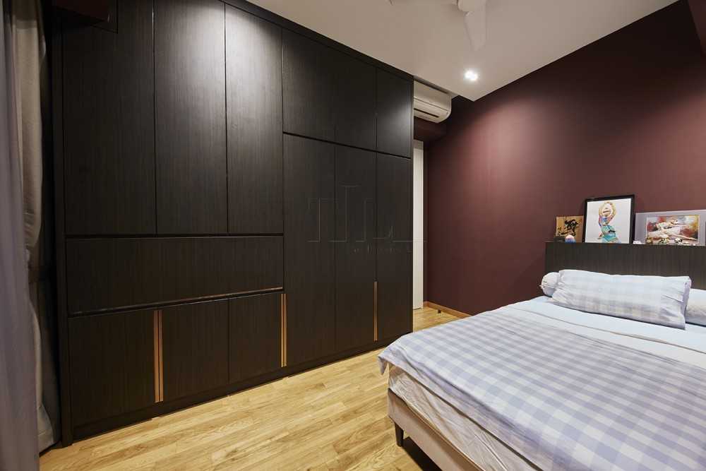 Asian Bedroom with Vinyl Flooring and Artwork
