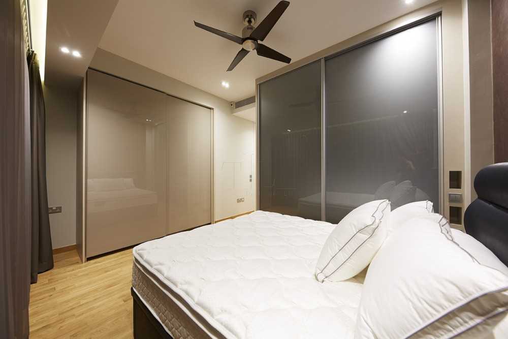 Asian Bedroom with Vinyl Flooring and Wardrobe