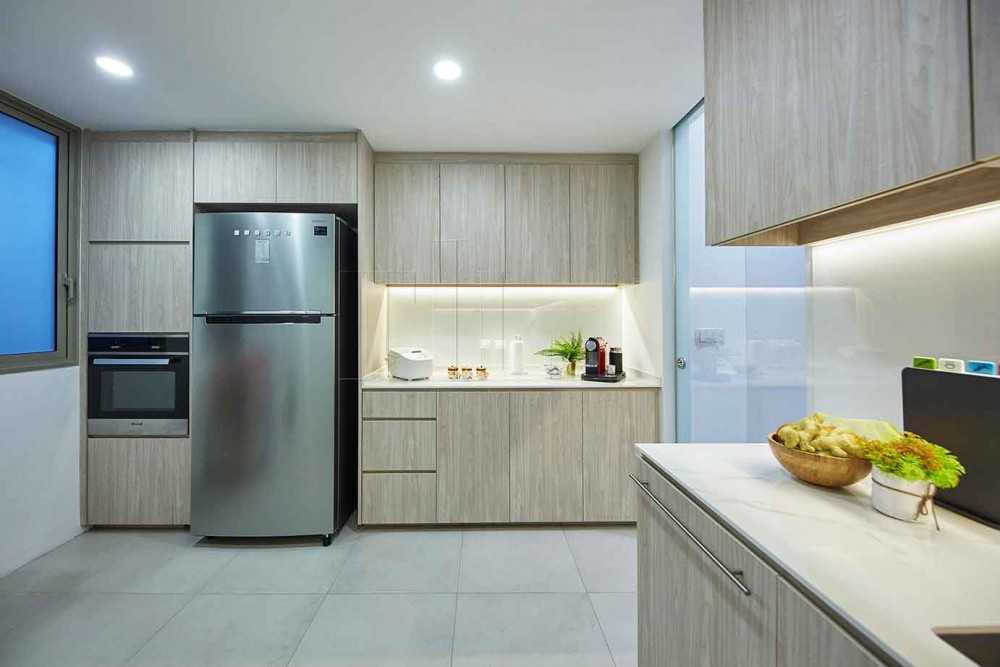 Minimalist Kitchen with Countertop and Cove Lighting