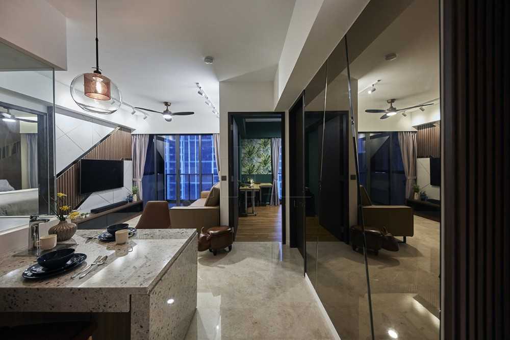 Contemporary Dining Room with Drop Light and Mirror