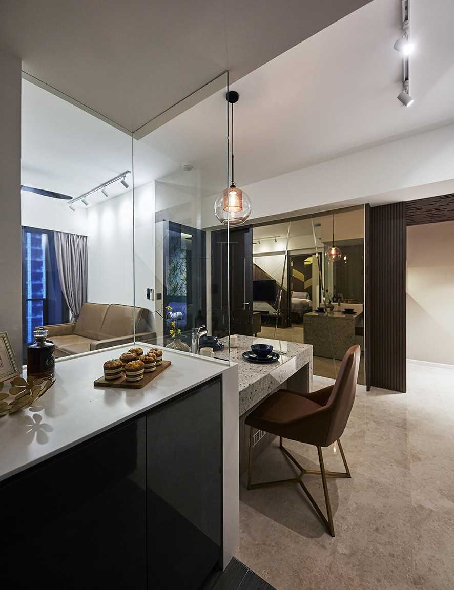 Contemporary Kitchen with Open Kitchen and Breakfast Counter
