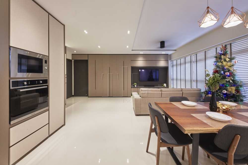 Contemporary Dining Room with Feature Wall and Dining Table