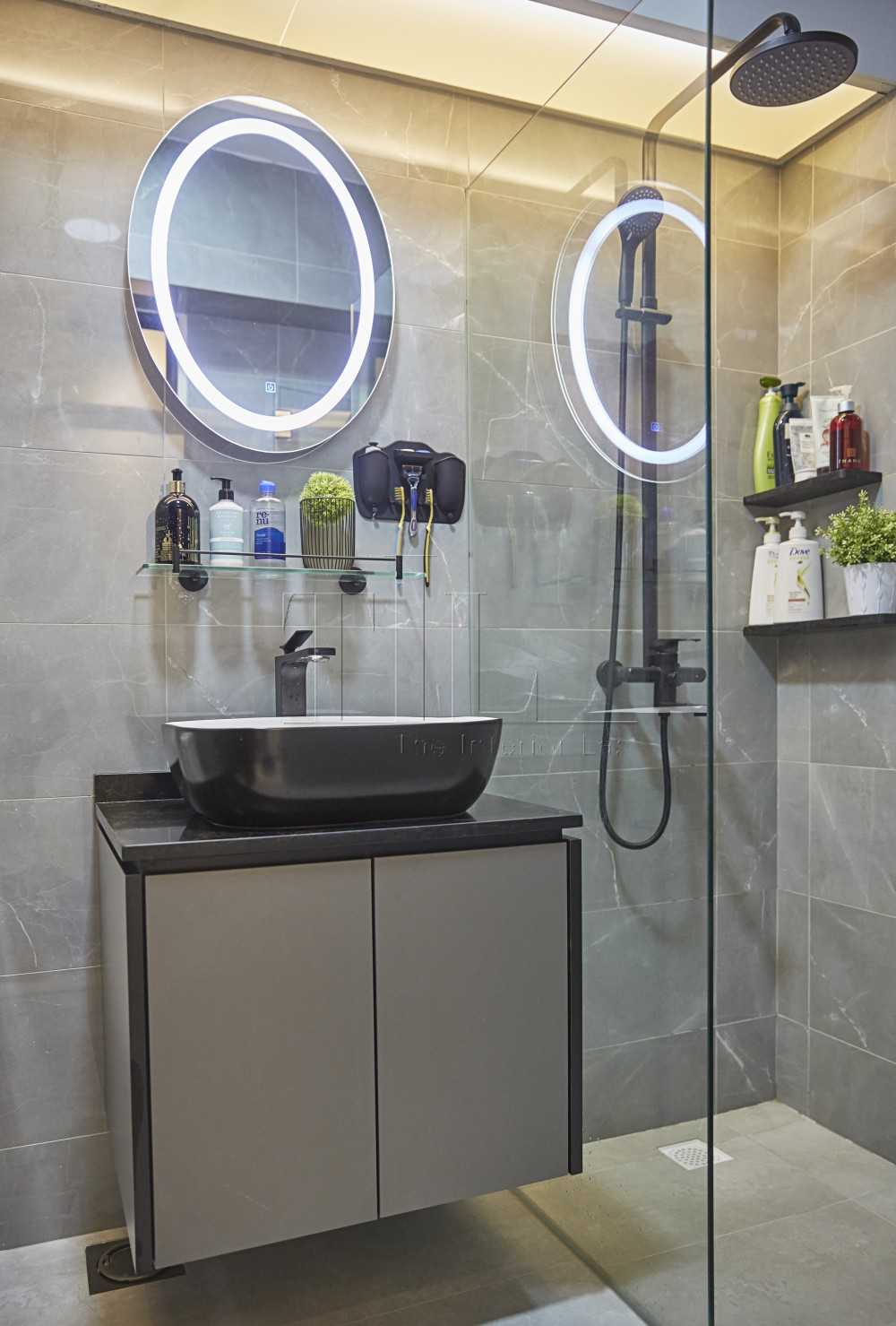 Contemporary Bathroom with Mirror and Shower Screen