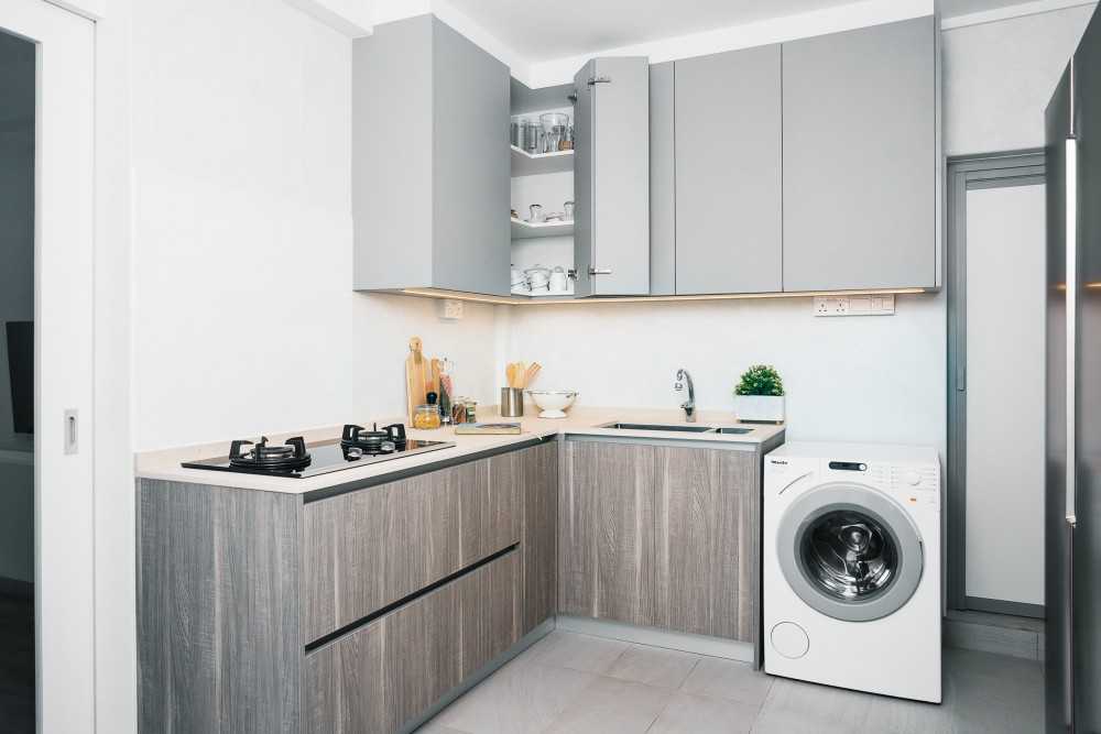 Contemporary Kitchen with Countertop and Cupboard