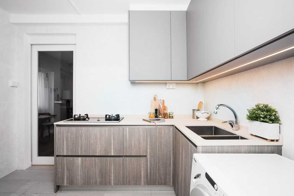 Contemporary Kitchen with Countertop and Cupboard