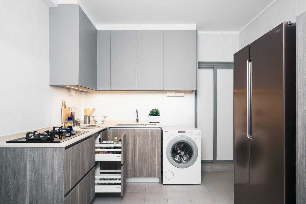 Contemporary Kitchen with Countertop and Cupboard
