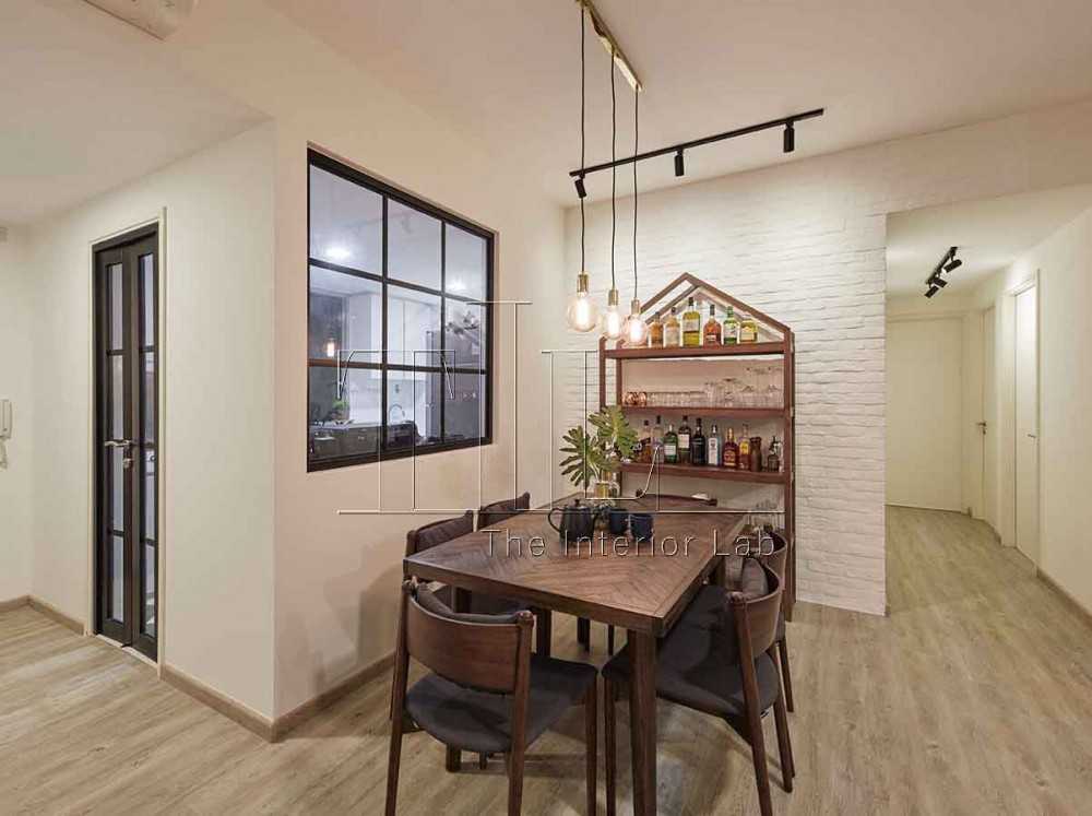 Contemporary Dining Room with Dining Table and Dining Chairs