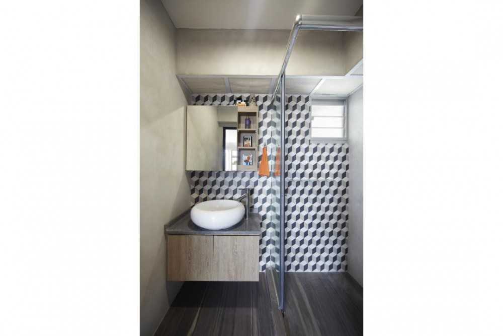Eclectic Bathroom with Mirror and Bathroom Storage