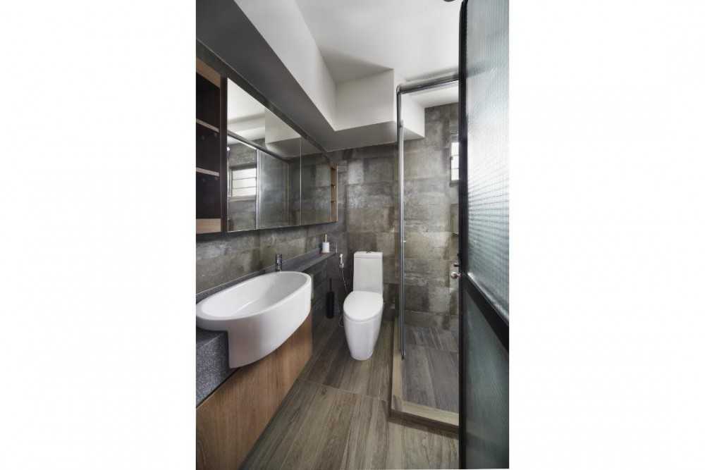Eclectic Bathroom with Mirror and Bathroom Storage