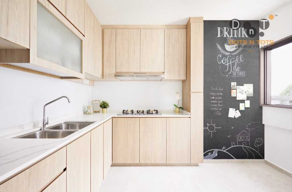 Scandinavian Kitchen with Open Kitchen and Kitchen Backsplash