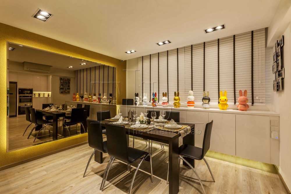 Modern Dining Room with Mirror and Cove Lighting