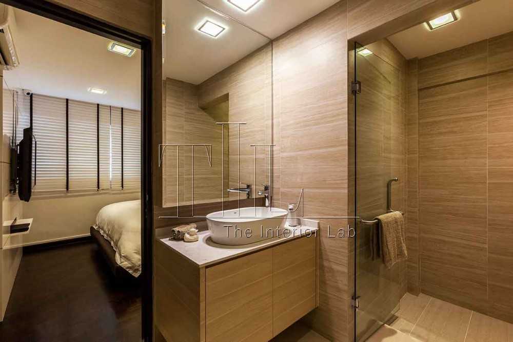 Modern Bathroom with Mirror and Glass Door