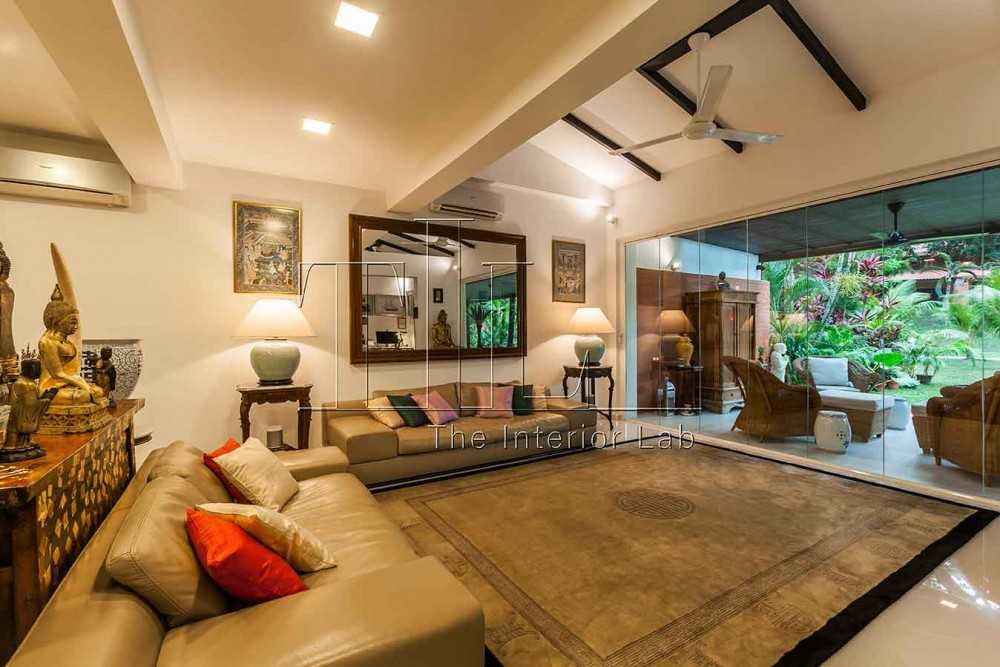 Vintage Living Room with Homogeneous Tiles and Glass Door