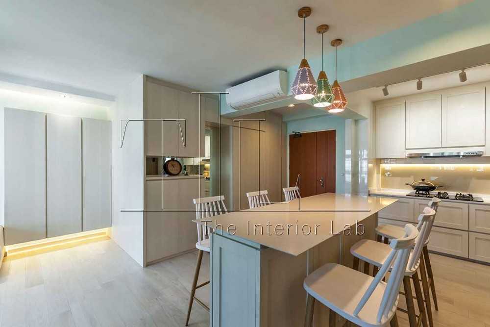 Contemporary Kitchen with Countertop and Kitchen Island