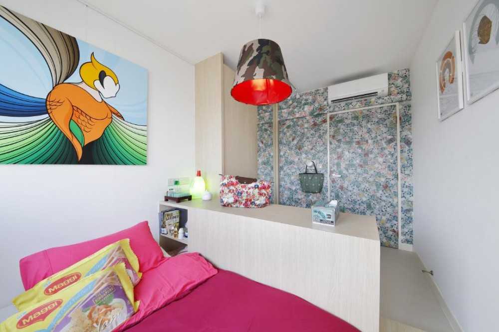 Transitional Bedroom with Wardrobe and Sliding Wardrobe