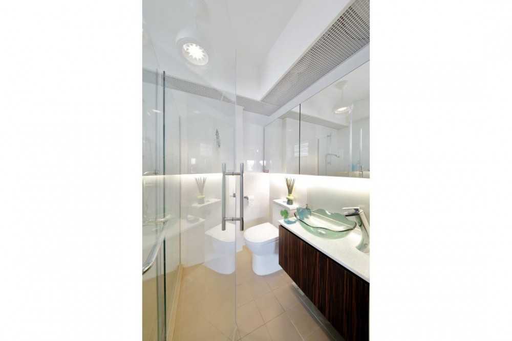 Transitional Bathroom with Mirror and Bathroom Mirrors
