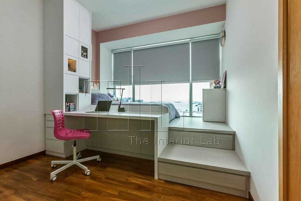Modern Bedroom with Platform Bed and Parquet Floor