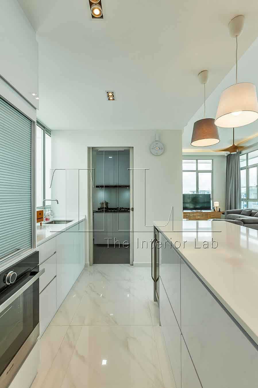 Modern Kitchen with Kitchen Island and Open Kitchen